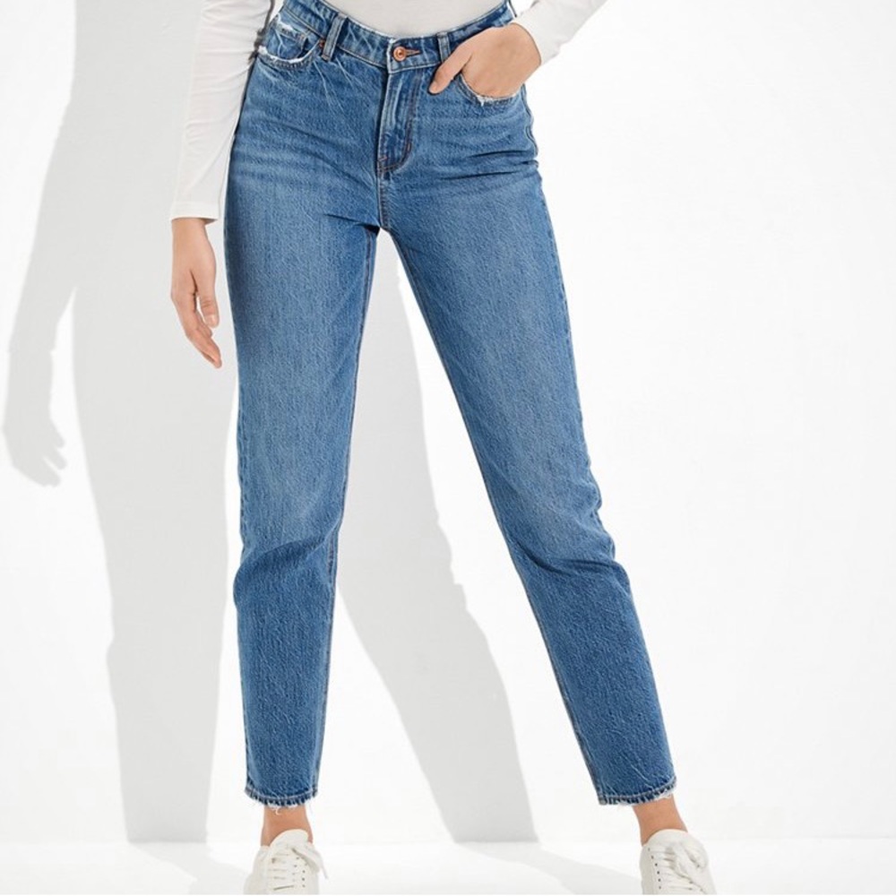 American Eagle AE V-rise Mom Jean